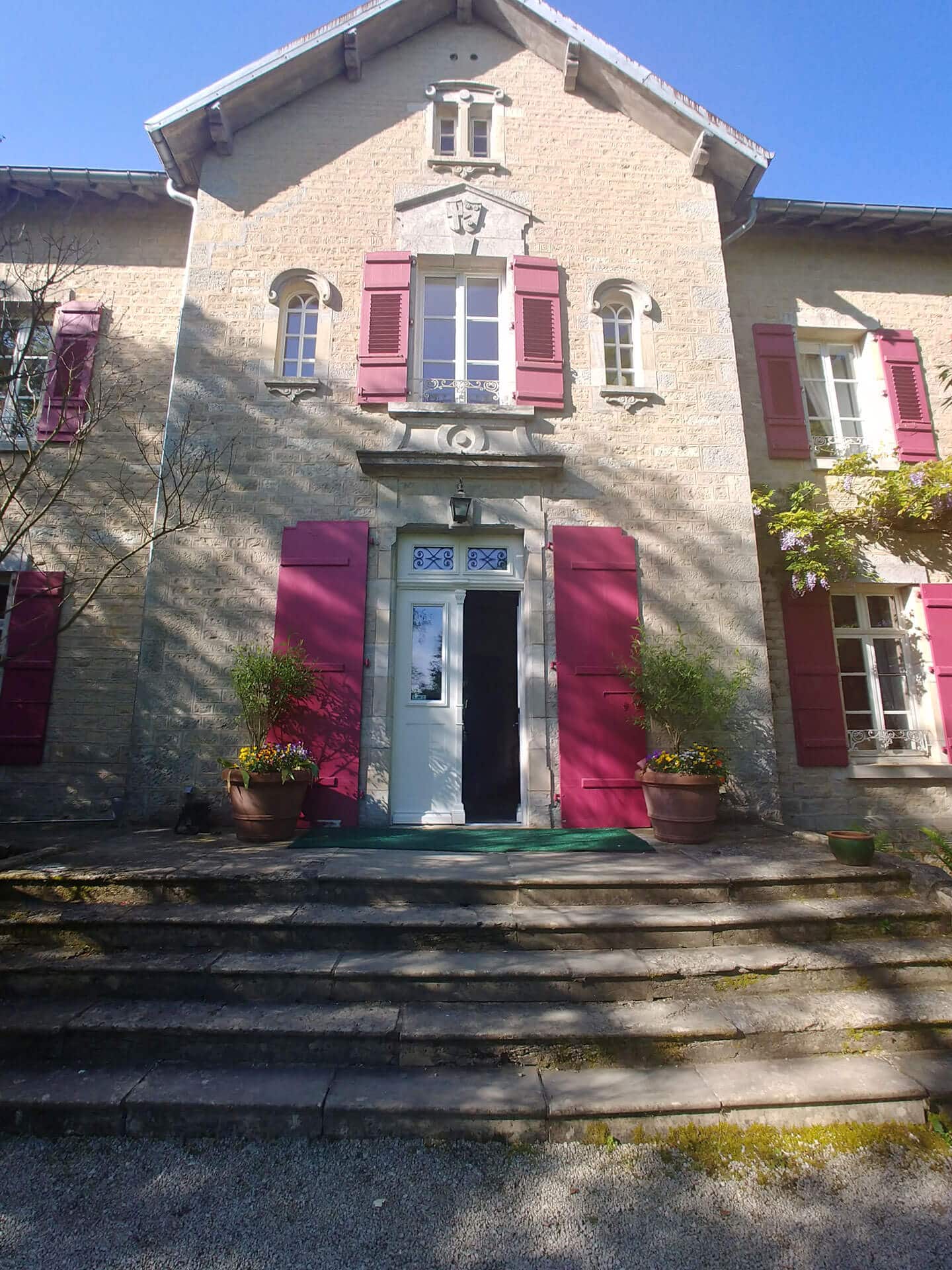 Processus Hoffman France. Château sur la Linotte